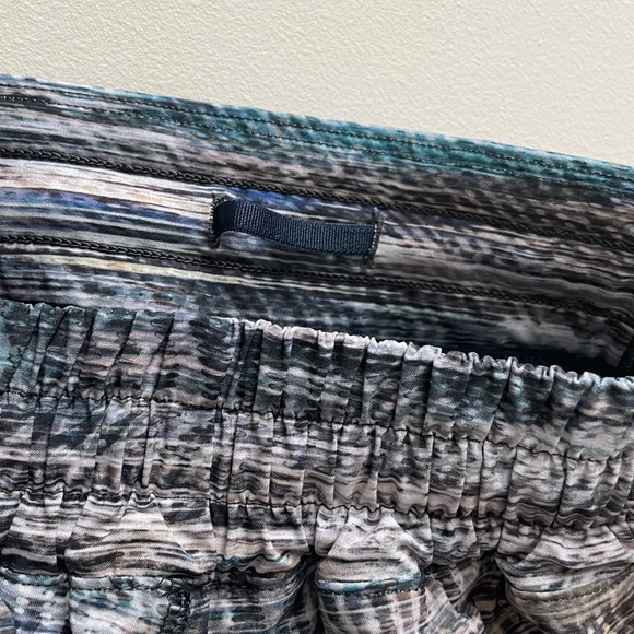 Lululemon Hotty Hot 4” Lined Shortin Digital Oasis Gray Multi Navy - Picture 10 of 14